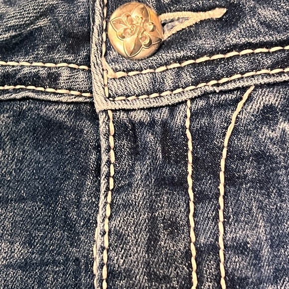 Miss Me Shorts - Picture 6 of 9